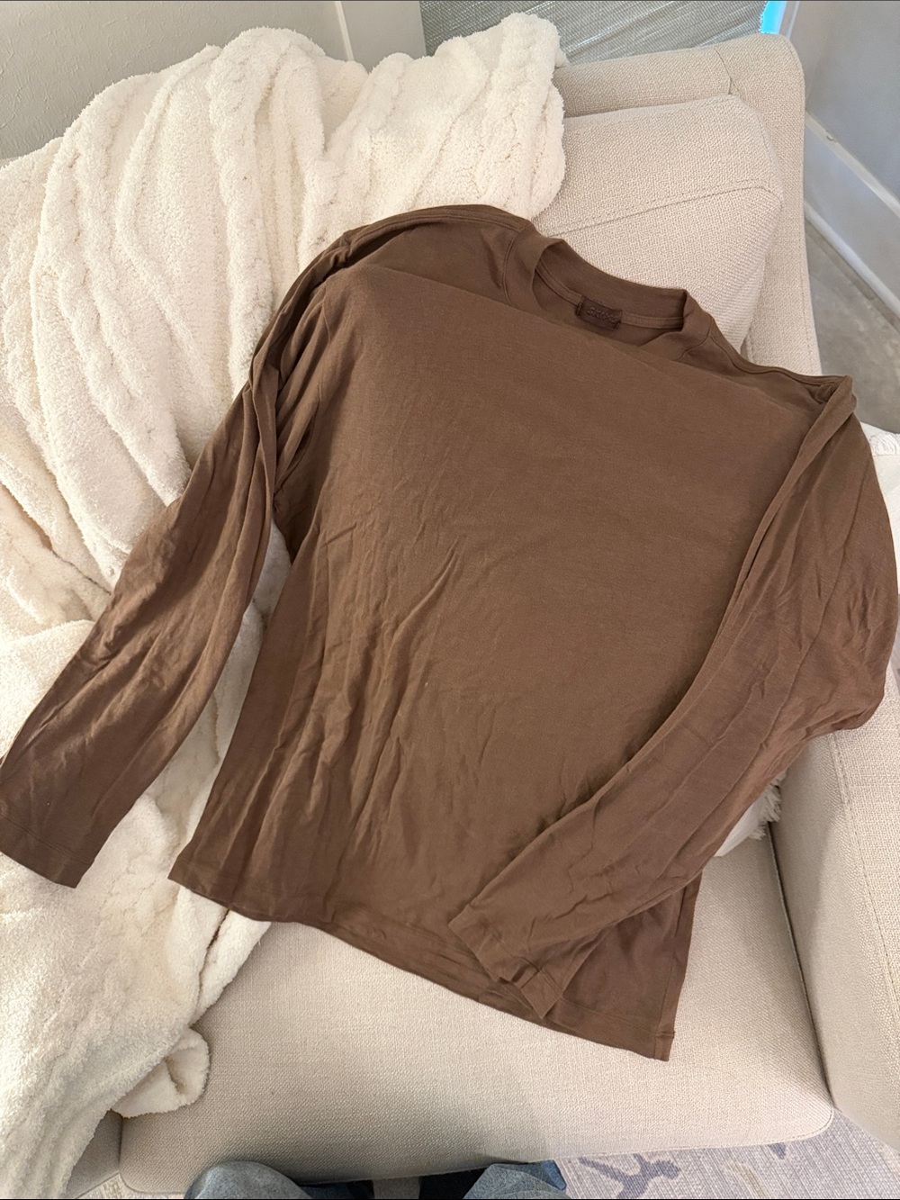 SKIMS long sleeve boyfriend tee, brown, S